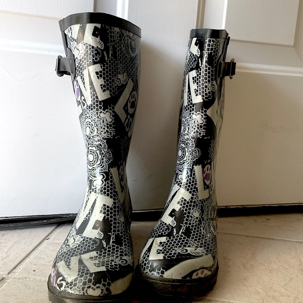 Thick Lug-sole rain boots/wellies sz 8, 14” shaft